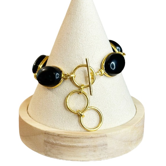 Vintage Gold Tone Black Onyx Scarab Style Toggle Bracelet - Picture 3 of 6